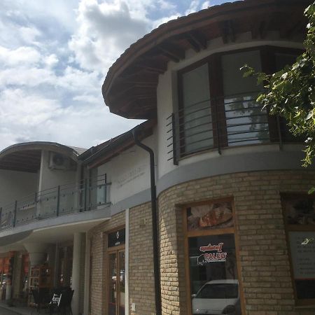 Konde Apartments A Dunajská Streda Exterior foto