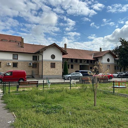Konde Apartments A Dunajská Streda Exterior foto