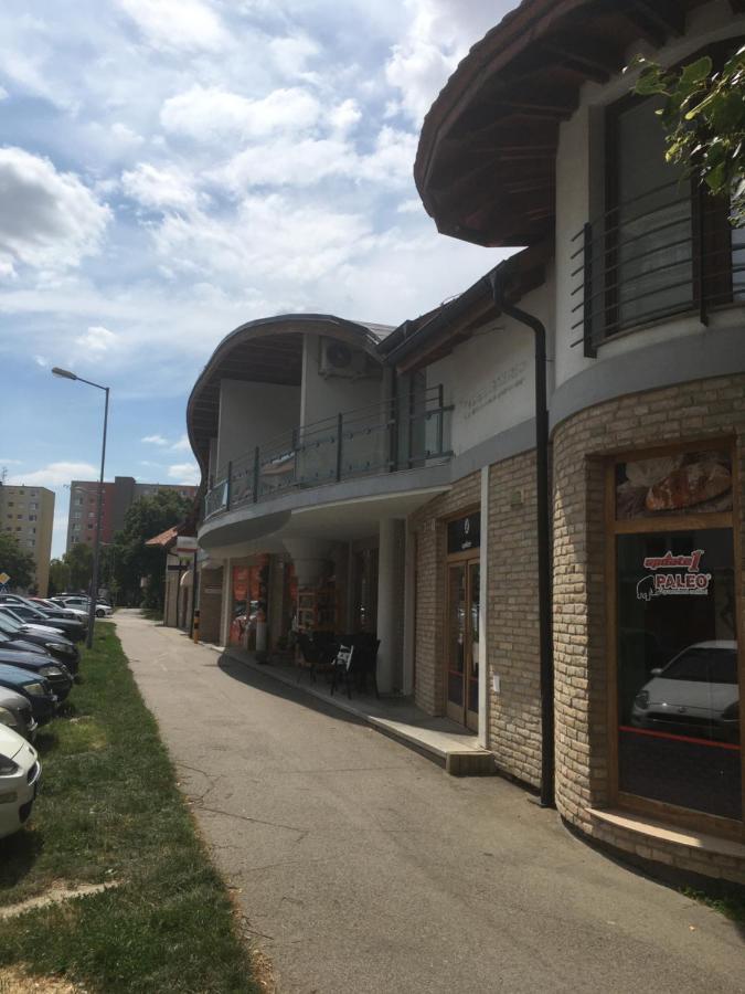 Konde Apartments A Dunajská Streda Exterior foto