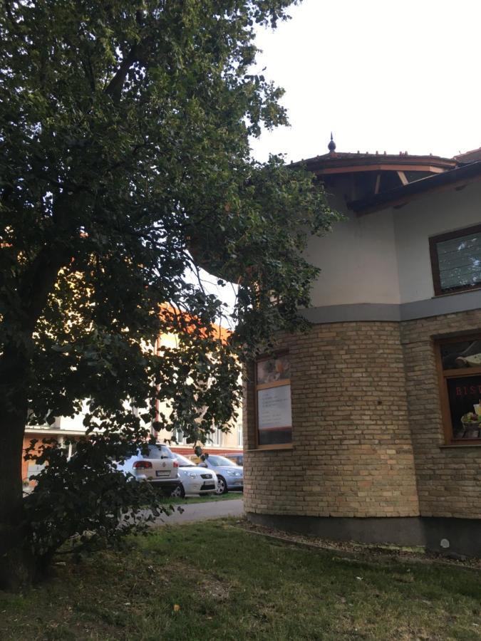 Konde Apartments A Dunajská Streda Exterior foto