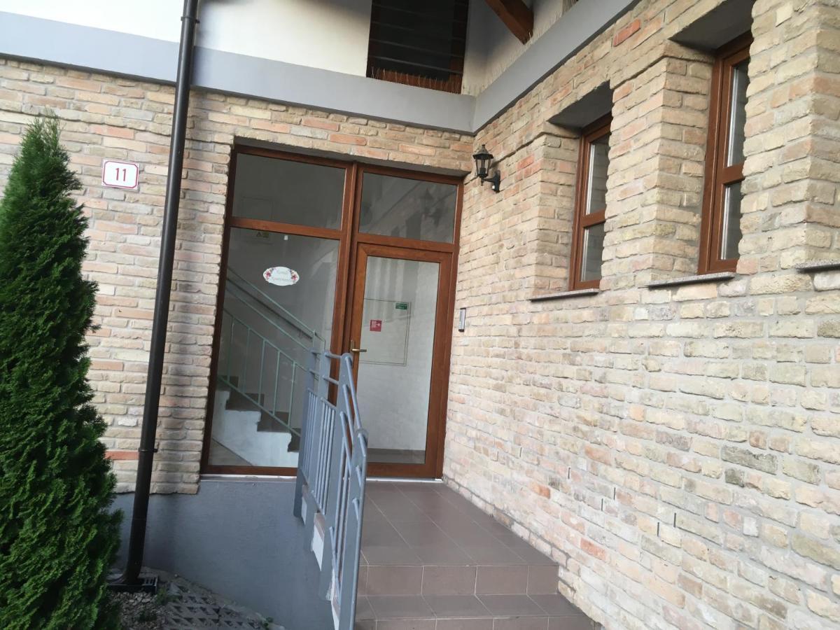Konde Apartments A Dunajská Streda Exterior foto