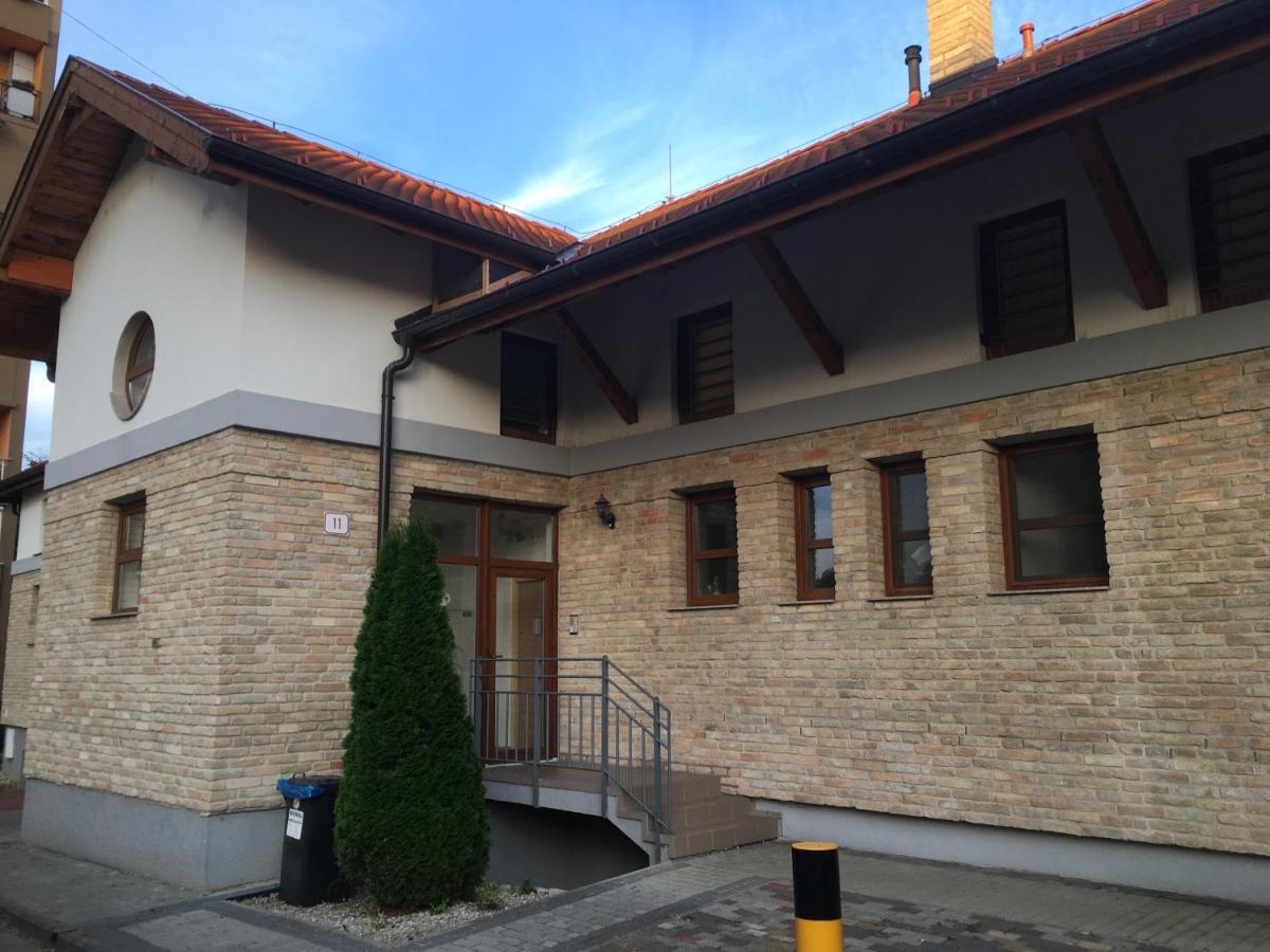 Konde Apartments A Dunajská Streda Exterior foto
